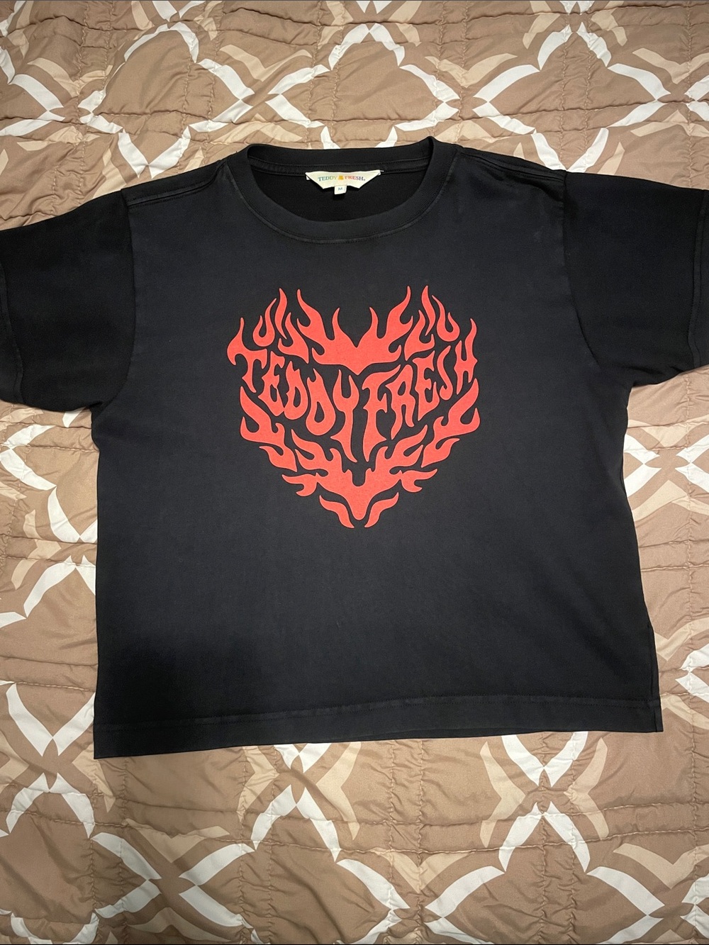 Deadstock teddy fresh women’s flaming hearts baby tee